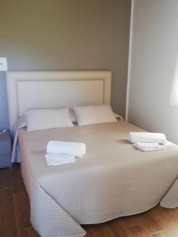 Hotel La Porta Delle Gole à Motta Camastra Extérieur photo