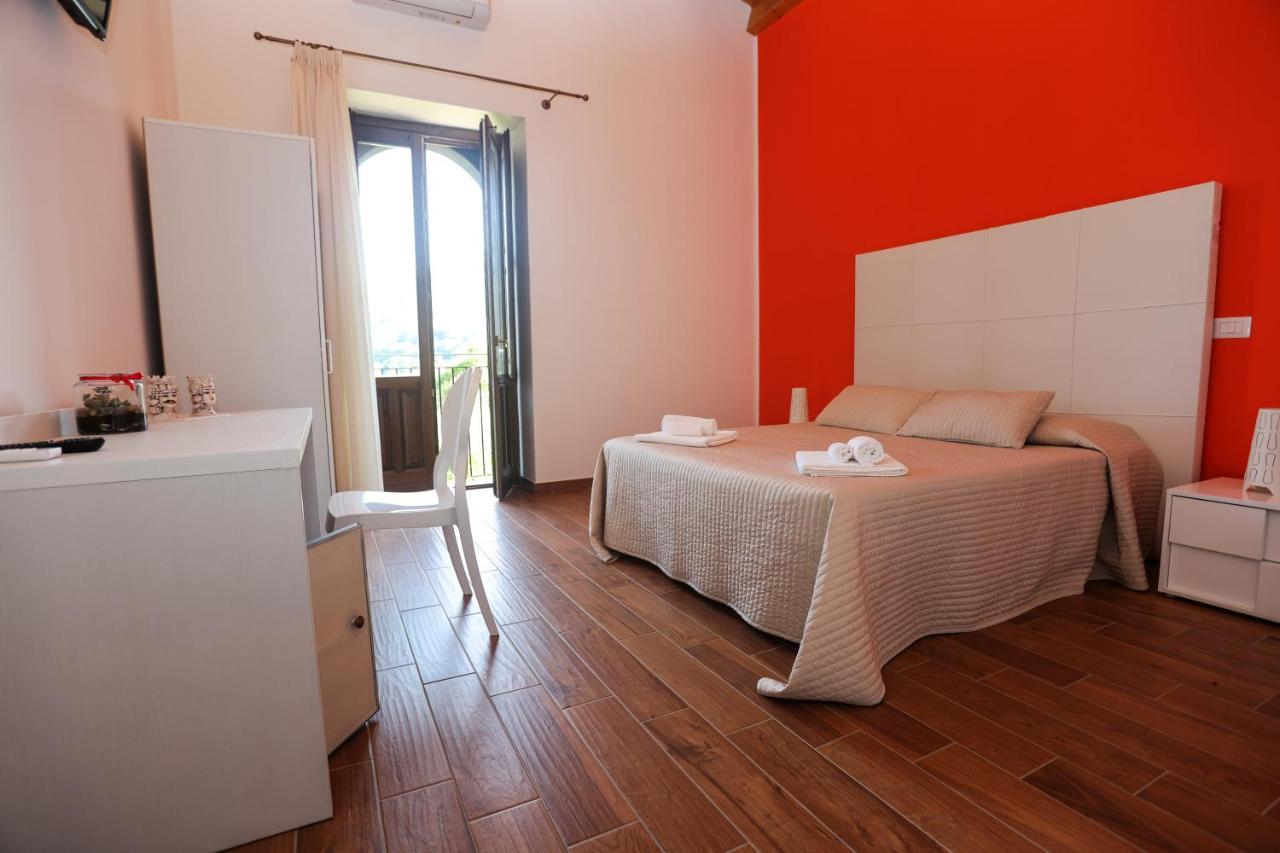 Hotel La Porta Delle Gole à Motta Camastra Extérieur photo