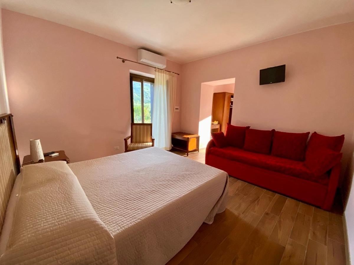 Hotel La Porta Delle Gole à Motta Camastra Extérieur photo