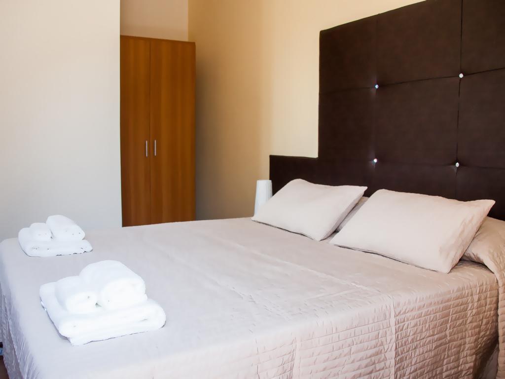 Hotel La Porta Delle Gole à Motta Camastra Extérieur photo