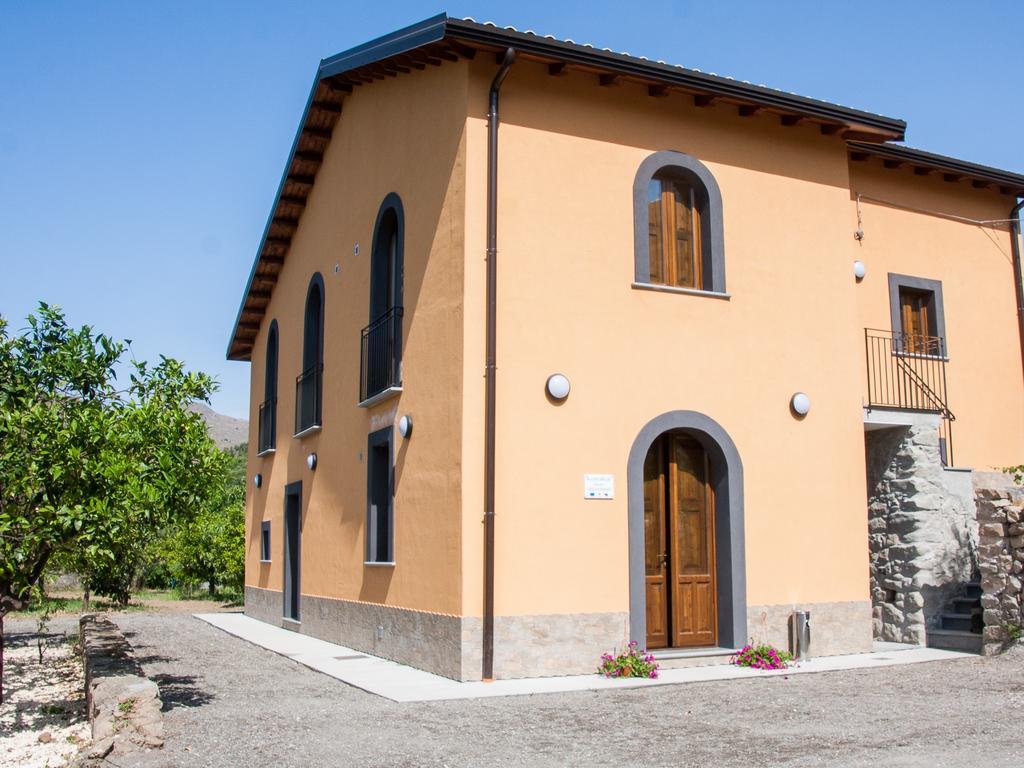 Hotel La Porta Delle Gole à Motta Camastra Extérieur photo