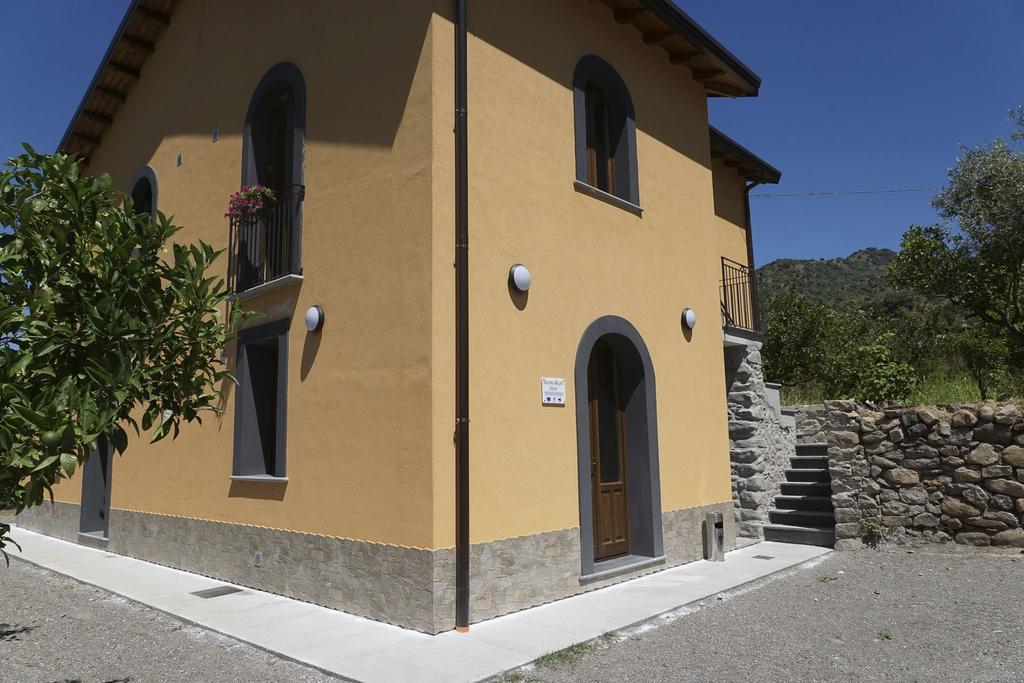 Hotel La Porta Delle Gole à Motta Camastra Extérieur photo