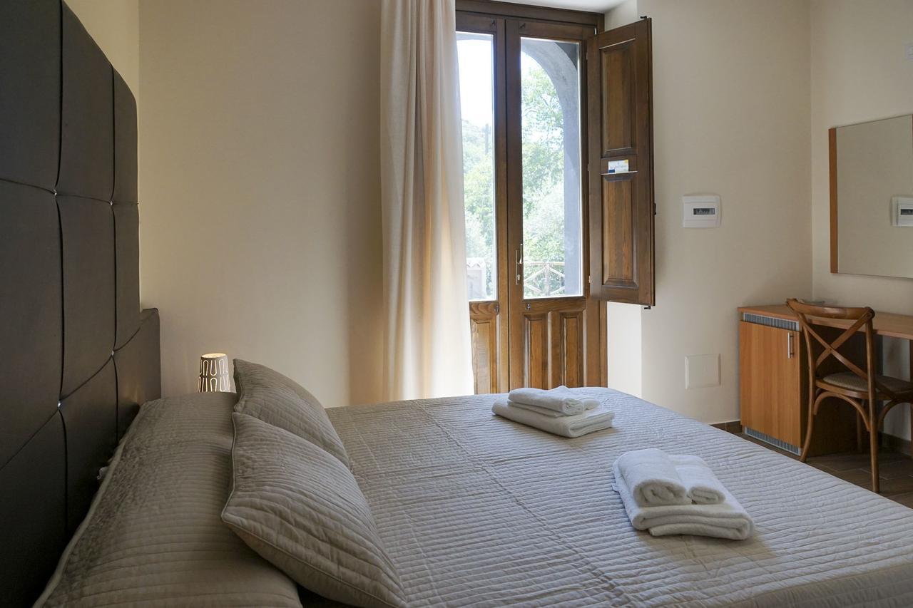 Hotel La Porta Delle Gole à Motta Camastra Extérieur photo