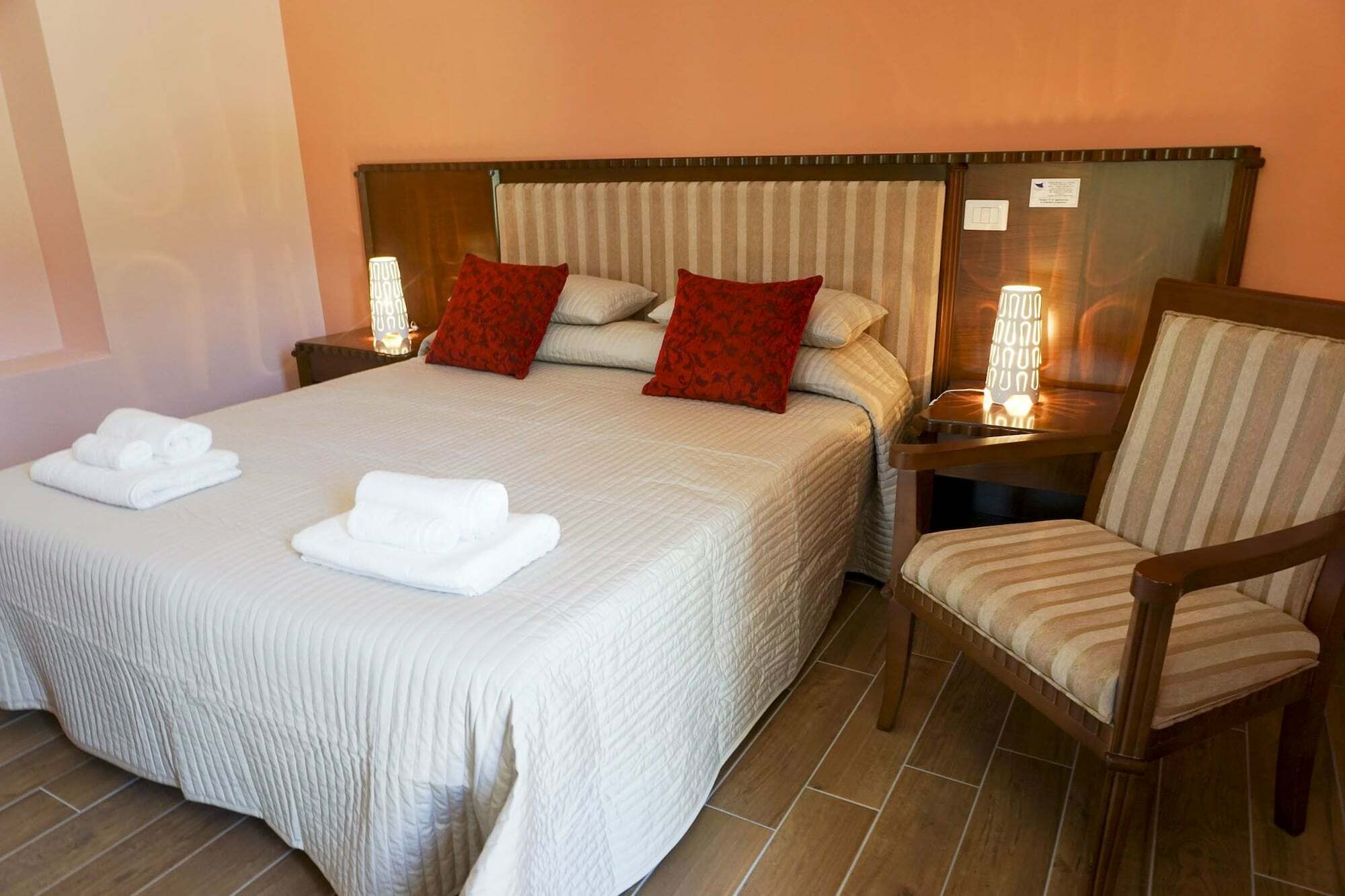 Hotel La Porta Delle Gole à Motta Camastra Extérieur photo