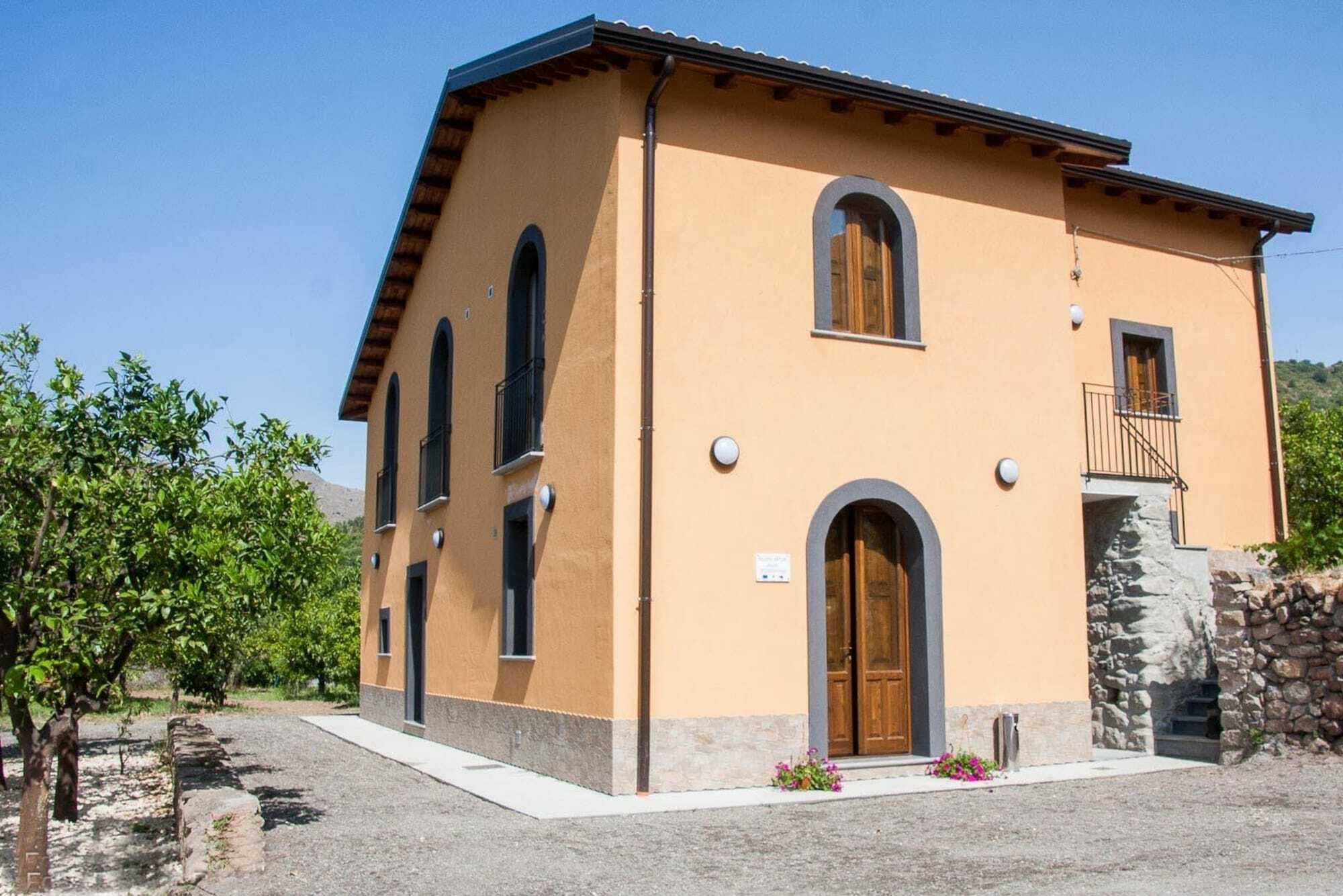 Hotel La Porta Delle Gole à Motta Camastra Extérieur photo